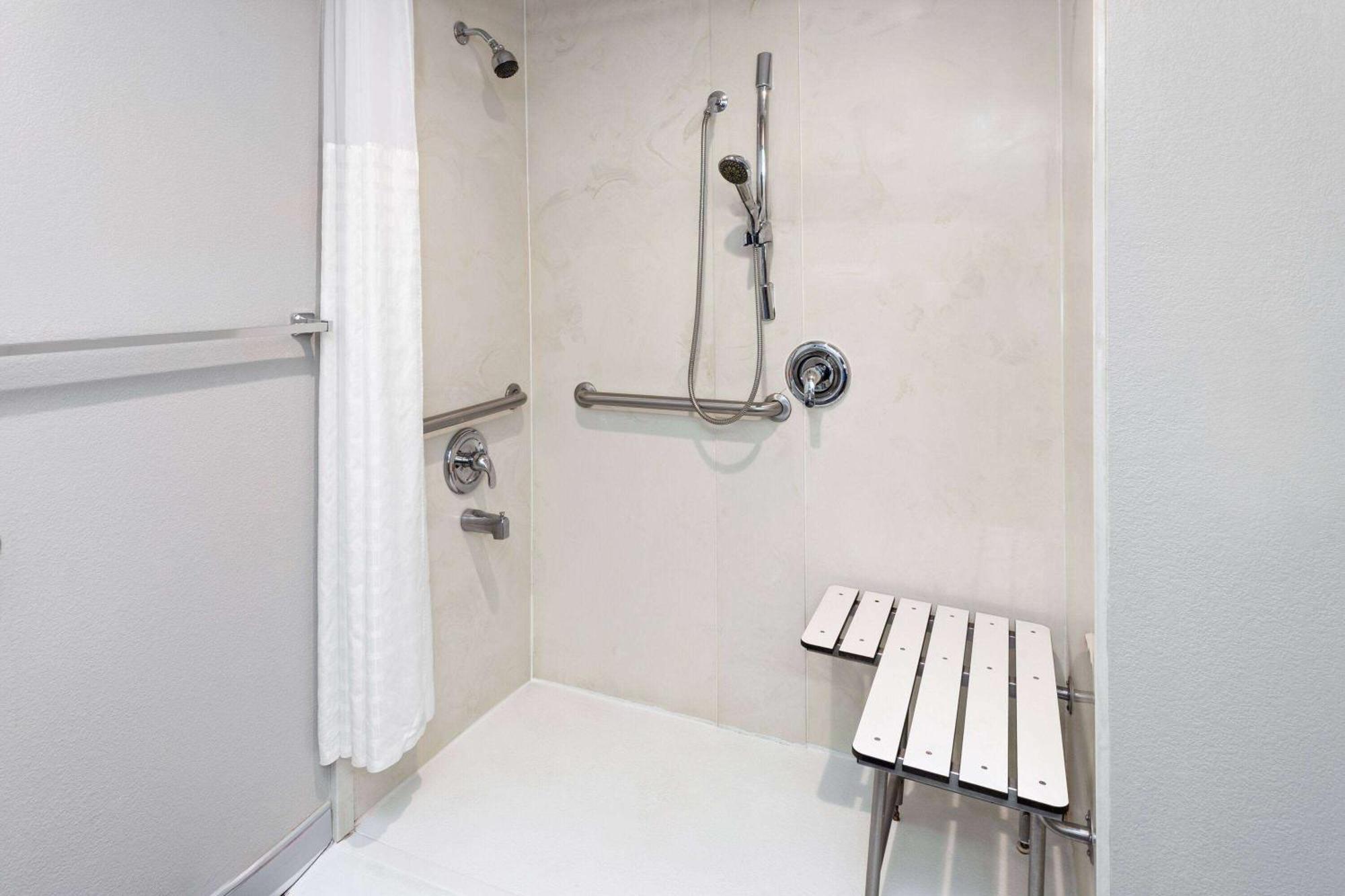 La Quinta Inn By Wyndham Cleveland Independence Exteriér fotografie