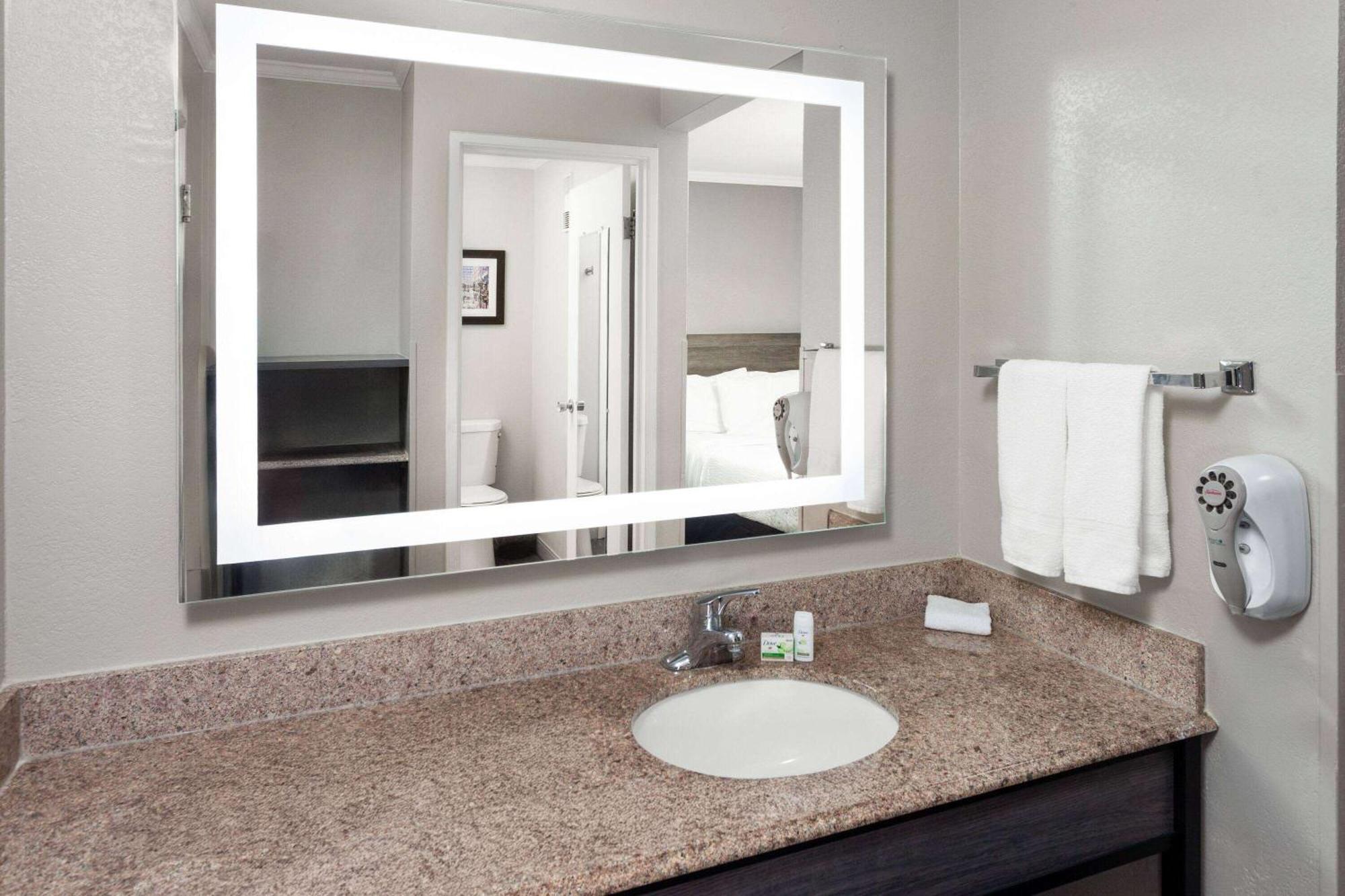 La Quinta Inn By Wyndham Cleveland Independence Exteriér fotografie
